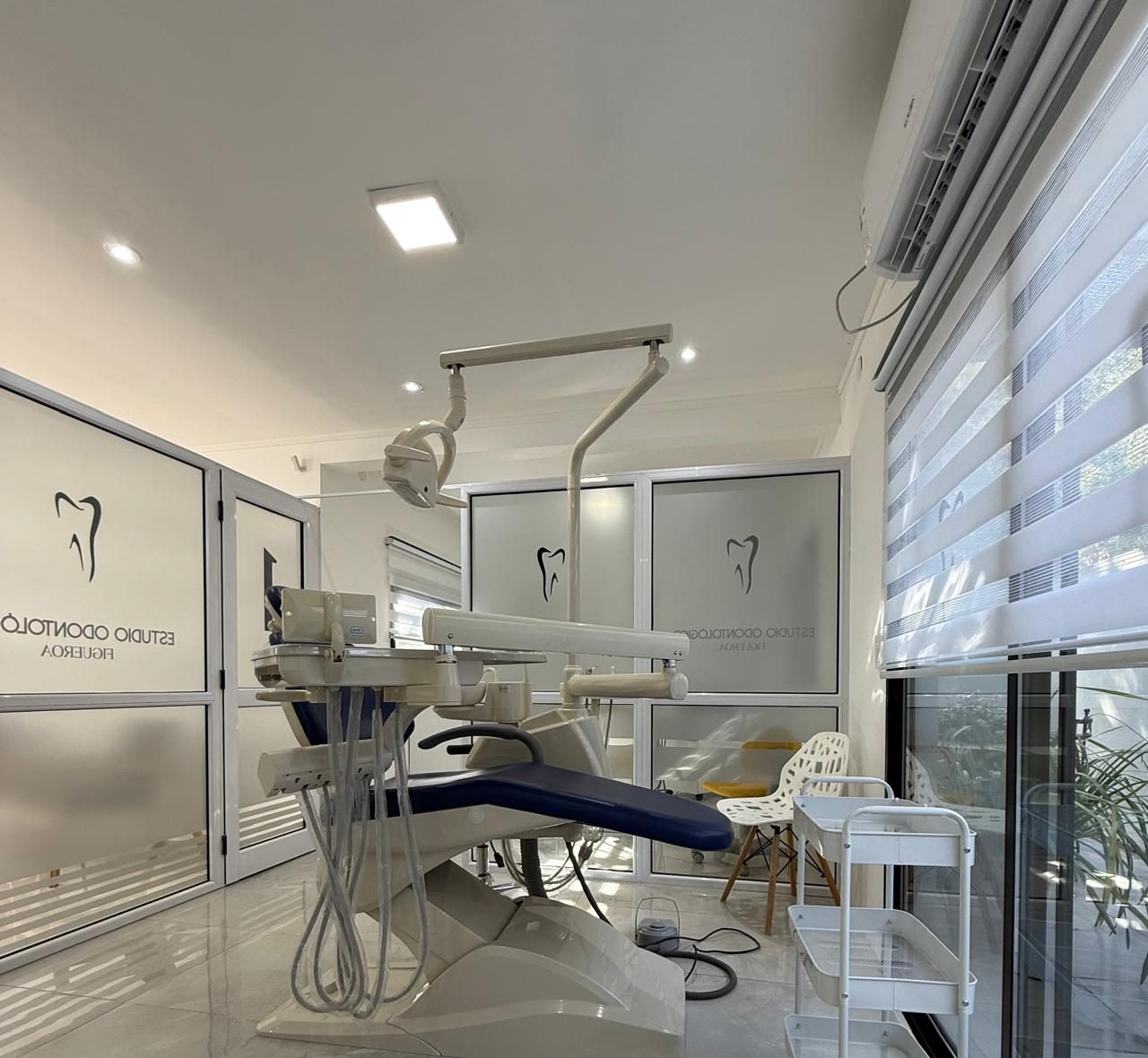 Consultorio equipado, sillón dental